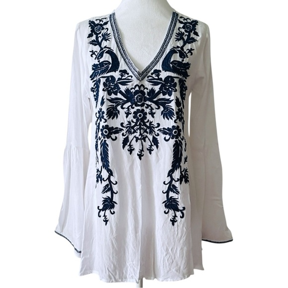 Floral Embroidered V-Neck White and Navy Women's Tunic pullover small New - Picture 1 of 6